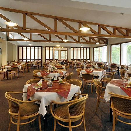 Hotel Krakonos マリアーンスケー・ラーズニェ エクステリア 写真