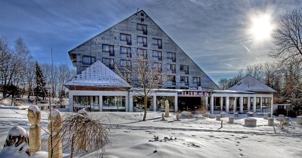Hotel Krakonos マリアーンスケー・ラーズニェ エクステリア 写真