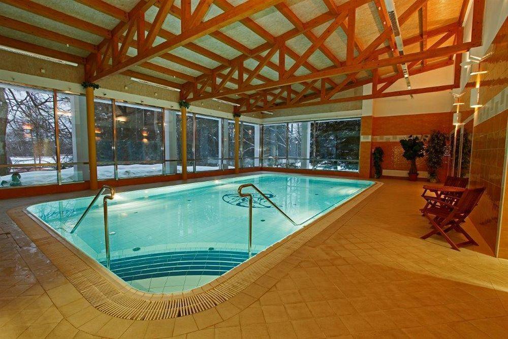 Hotel Krakonos マリアーンスケー・ラーズニェ エクステリア 写真