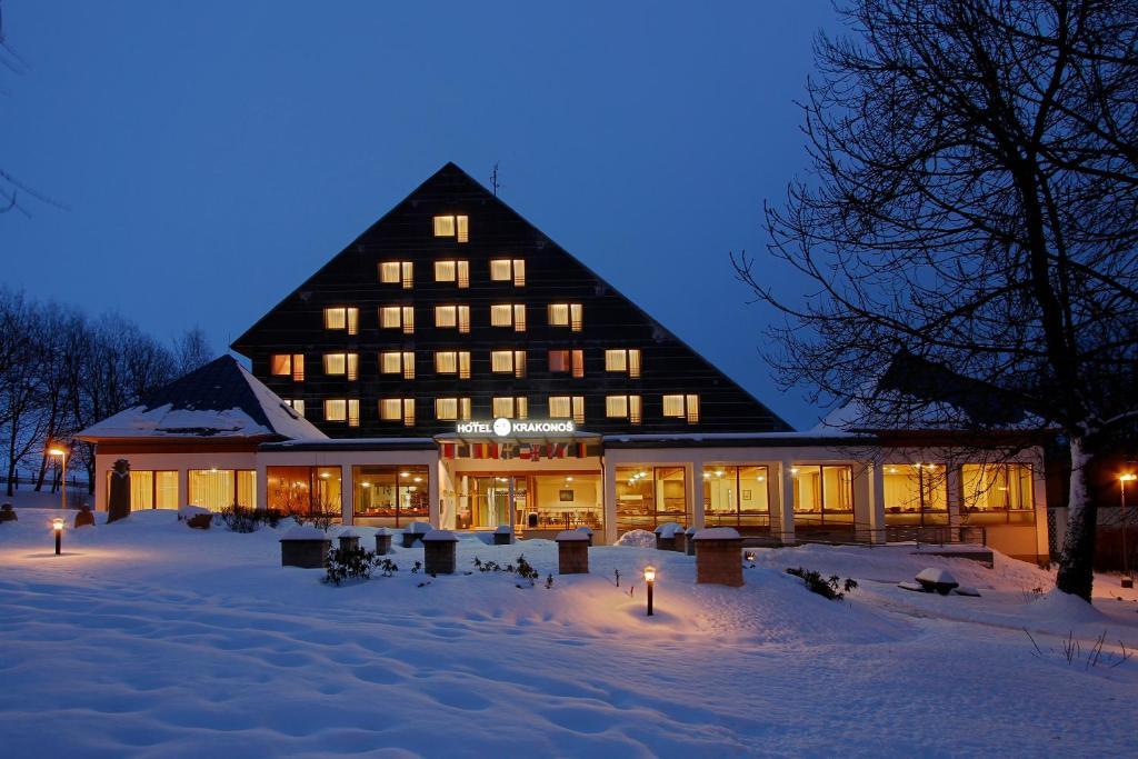 Hotel Krakonos マリアーンスケー・ラーズニェ エクステリア 写真