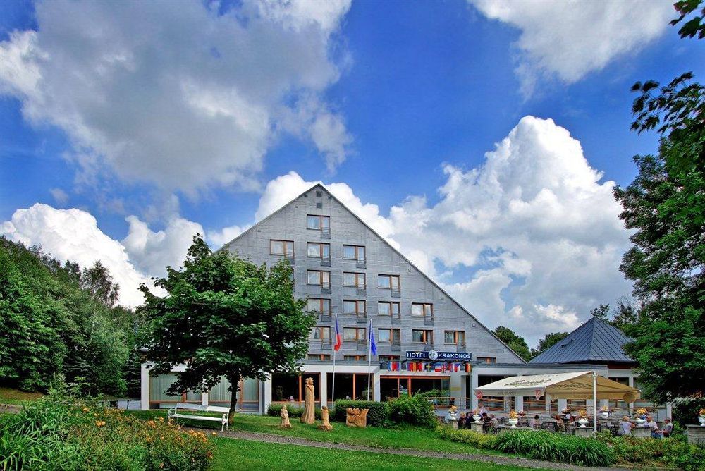 Hotel Krakonos マリアーンスケー・ラーズニェ エクステリア 写真